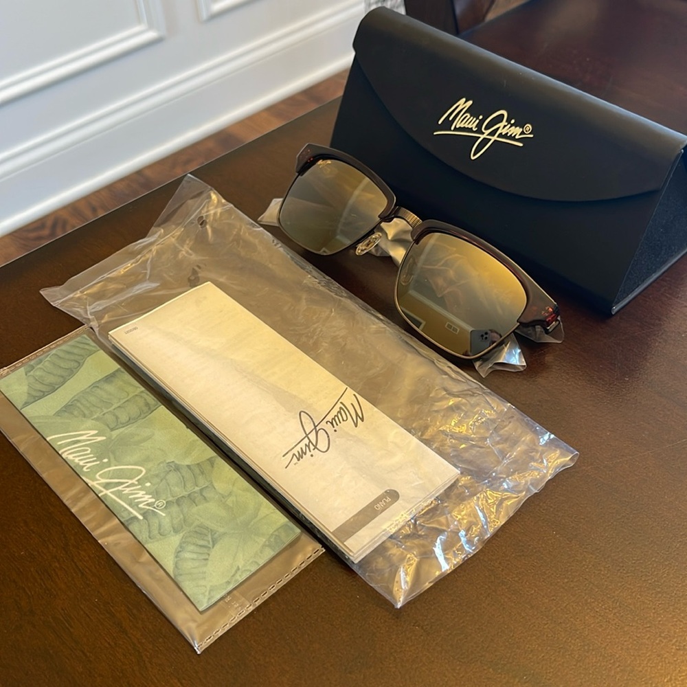 Maui Jim sunglasses never worn.